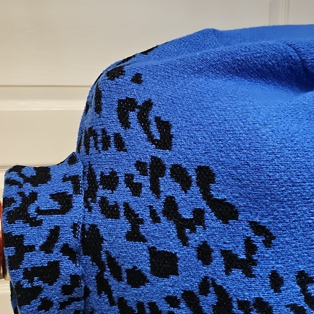 SHEIN Blue Leopard Print Turtleneck Sweater - Picture 6 of 6